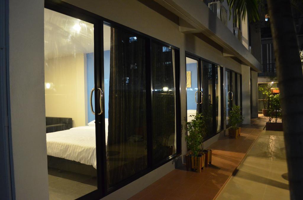 Varinda Hostel Bangkok Exterior photo