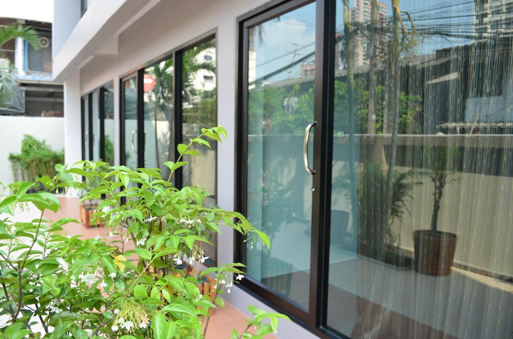 Varinda Hostel Bangkok Exterior photo