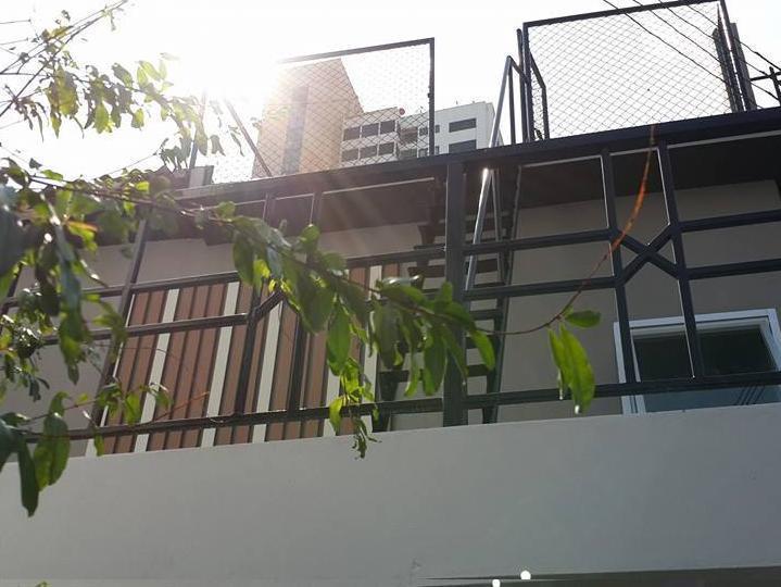 Varinda Hostel Bangkok Exterior photo